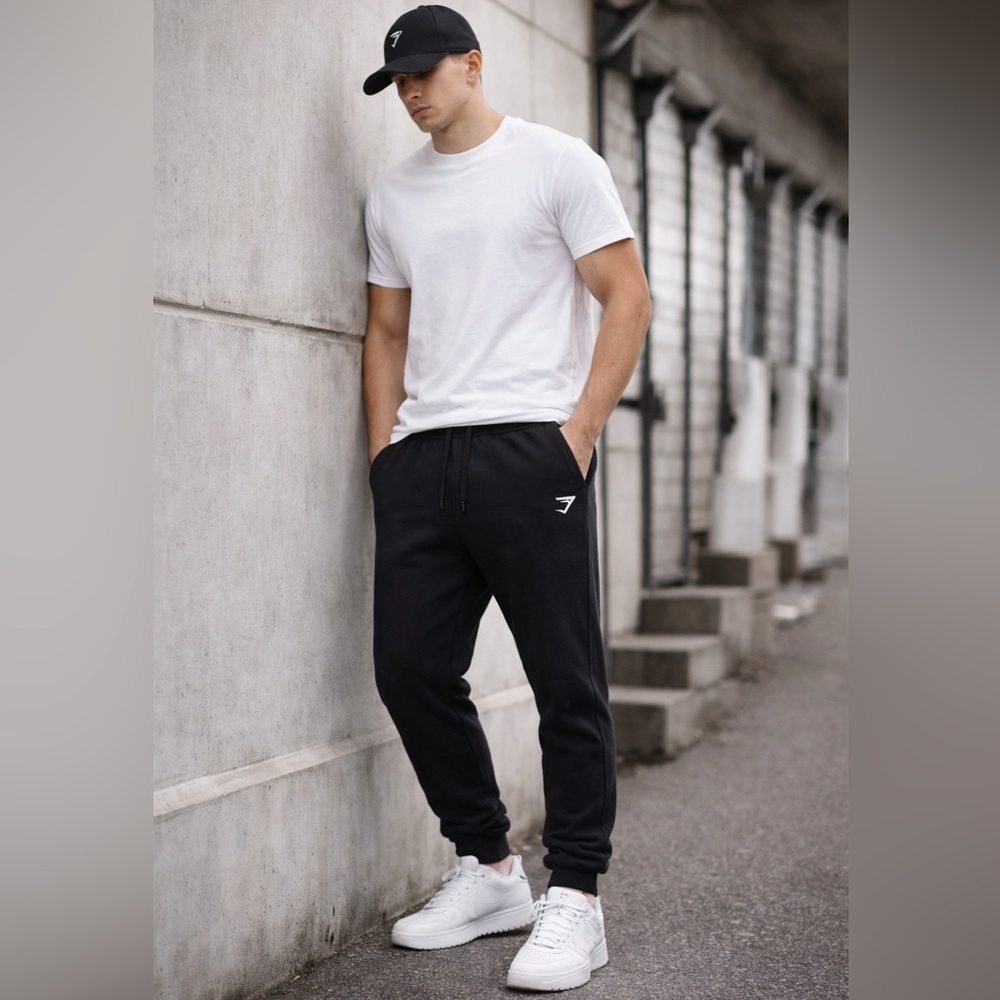 Gymshark EUC Black Tapered Joggers Athletic Fleece Sweatpants Men’s M Gym Fit